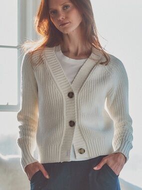 Green Button-Front Ribbed V-Neck Women’s Sweater
